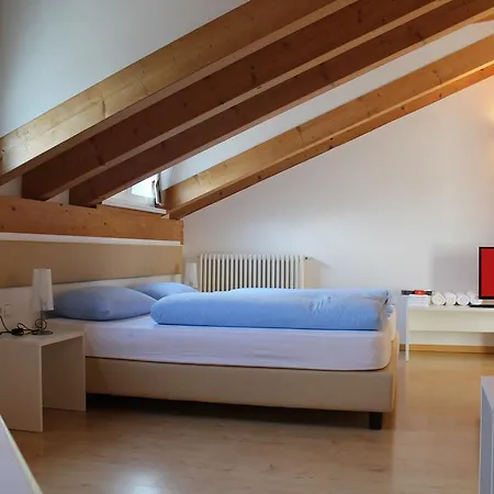 Manzoni בית הארחה מראנו