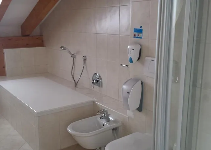 曼佐尼客房酒店 招待所 *